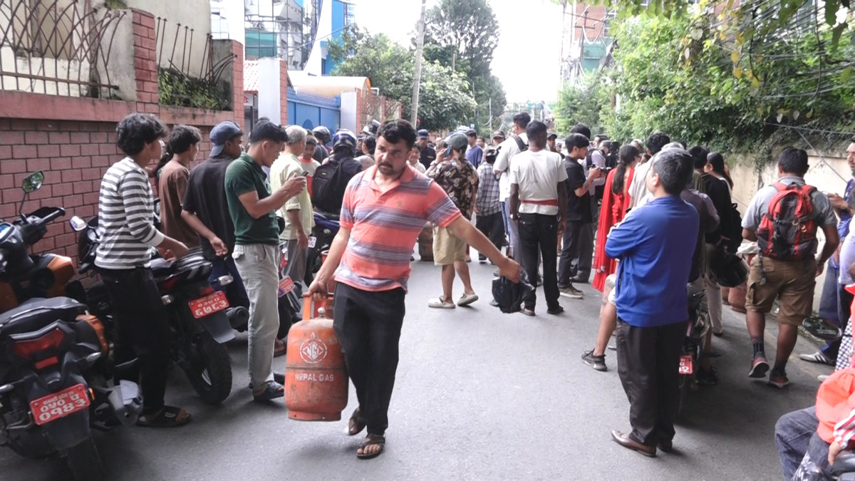 दसैँमा खाना पकाउने ग्यासको अभाव हुन नदिन काठमाडौं उपत्यकाका ६ स्थानबाट ग्यास वितरण